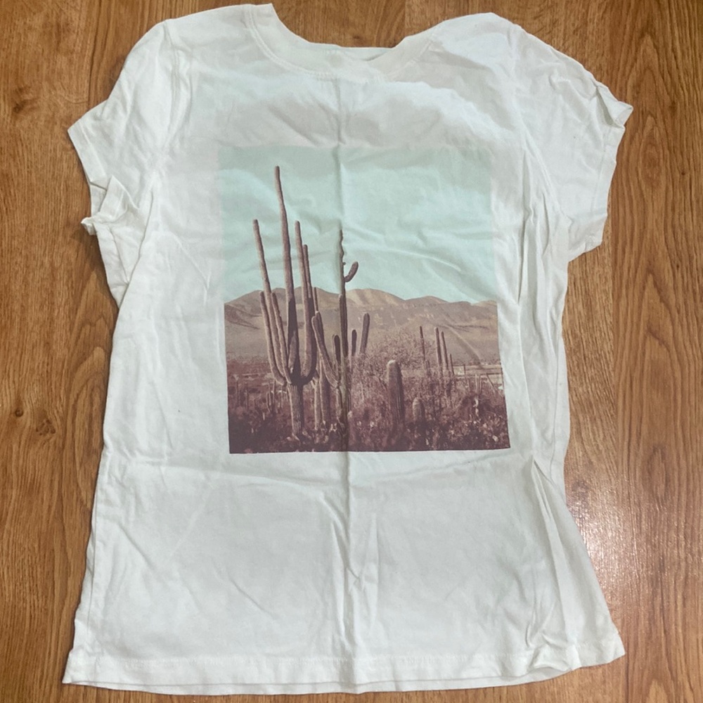Universal Thread T-shirt